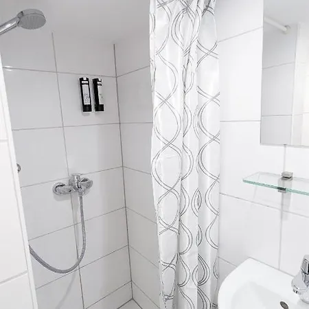 Alfa 3 Fuer 5 Personen L Parkplatz L Bad I Kueche L Wifi & Smarttv L Parking L Bathroom L Kitchen Апартаменты *